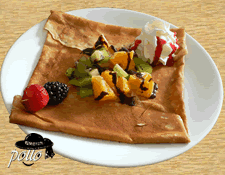 Crêpe cocktail de fruits accompagnée de chantilly & chocolat